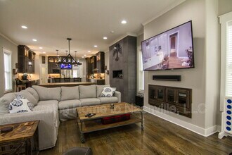 910 11th Ave N in Nashville, TN - Building Photo - Building Photo