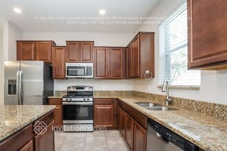 6341 Shore Vista Pl in Apollo Beach, FL - Foto de edificio - Building Photo