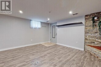 508 Upper Gage Ave in Hamilton, ON - Building Photo - Building Photo