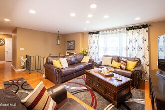 99 Fiddlers Ln in Latham, NY - Building Photo - Building Photo