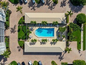 2750 Gulf Shore Blvd N in Naples, FL - Building Photo - Building Photo