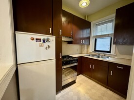 309 Allston St, Unit 2 Apartamentos