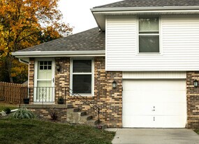 11008 V Street in Omaha, NE - Building Photo