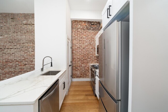25 Corbin Ave in Jersey City, NJ - Building Photo - Building Photo