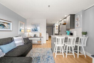 933 Ocean Blvd in Hampton, NH - Building Photo