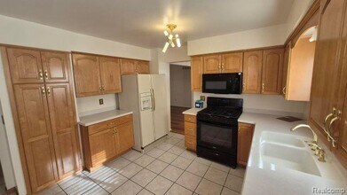 42455 Bishop Rd in Canton Township, MI - Building Photo - Building Photo