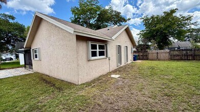 7321 NW 38th Ct in Coral Springs, FL - Building Photo - Building Photo