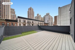 317 W 51st St in New York, NY - Building Photo