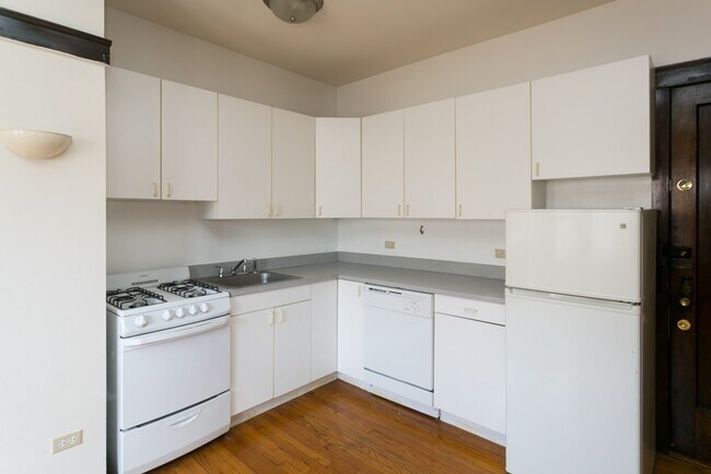 821 W Waveland Ave in Chicago, IL - Building Photo - Building Photo