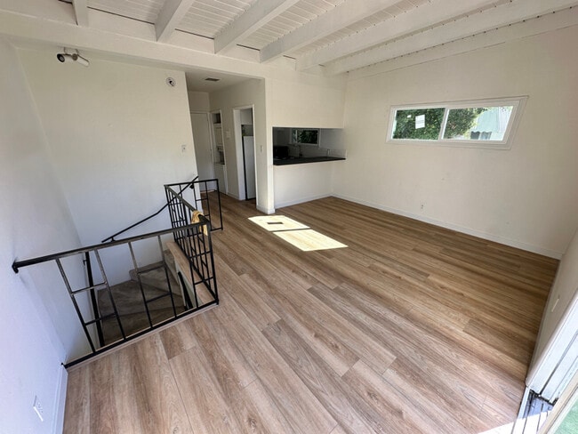 1544 S Beverly Glen Blvd in Los Angeles, CA - Foto de edificio - Building Photo