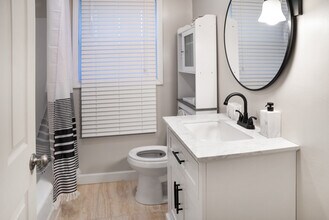 193 Thistle Lea in Buffalo, NY - Building Photo - Building Photo