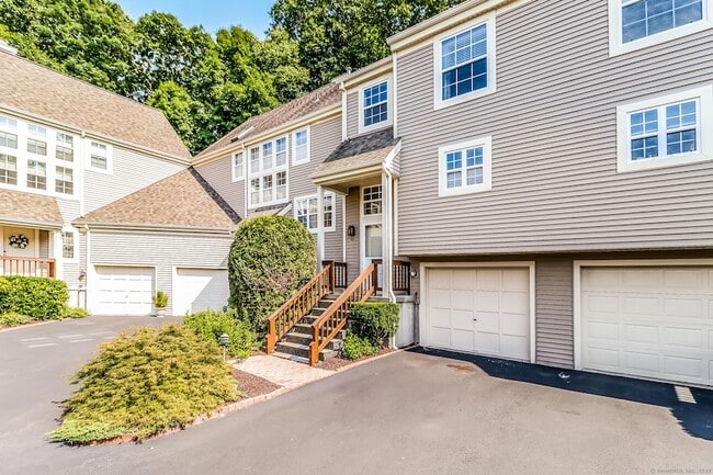 613 Foxboro Dr in Norwalk, CT - Building Photo - Building Photo