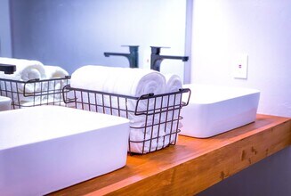 9483 S Buttonwood Dr, Unit 3 - West Bedroom in Sandy, UT - Foto de edificio - Building Photo