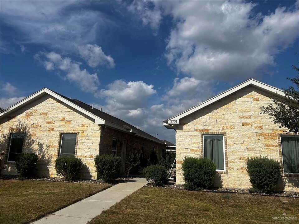 3701 Hawthorne Ave in Edinburg, TX - Building Photo