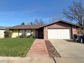 455 Columbia Ave in Merced, CA - Building Photo