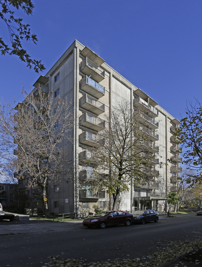 Habitations Papineau A in Montréal, QC - Building Photo - Building Photo