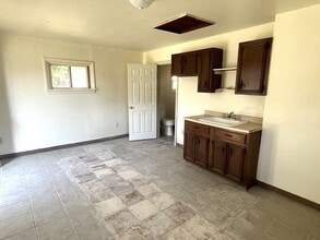 1712 Walnut St, Unit 3 in Erie, PA - Building Photo - Building Photo