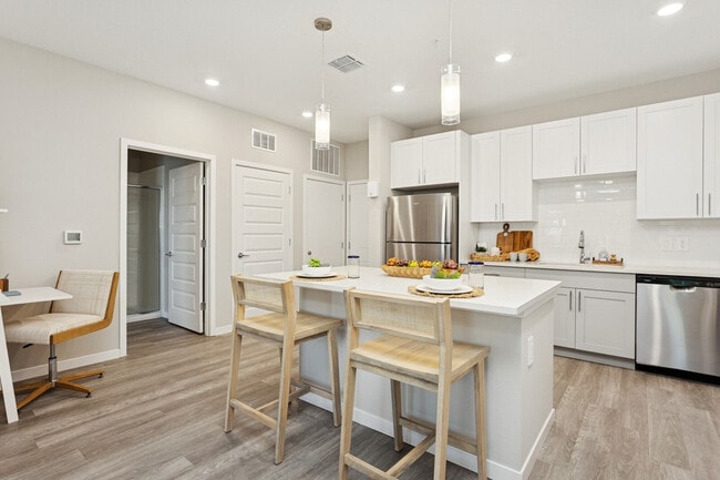 Ascend Angeline in Land O Lakes, FL - Foto de edificio - Building Photo