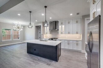8231 Forest Ln in Dallas, TX - Building Photo - Building Photo
