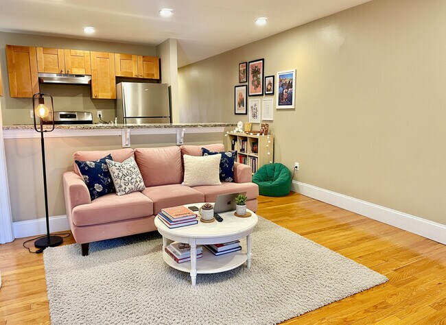 328 St Paul St in Brookline, MA - Building Photo - Building Photo