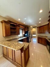 1001 E Balboa Ave in McAllen, TX - Building Photo - Building Photo