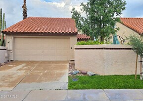 10854 E Yucca St in Scottsdale, AZ - Building Photo