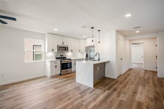 3923 Alsace St in Houston, TX - Building Photo - Building Photo