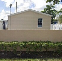 821 SW 1st St in Hallandale Beach, FL - Building Photo