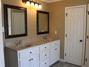 204 Marble Dr in Sherwood, AR - Building Photo - Building Photo