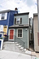 135 Spring Garden St in Easton, PA - Building Photo