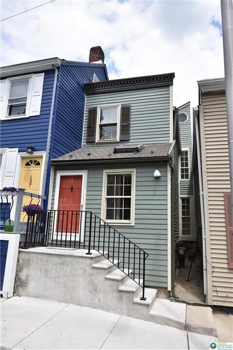 135 Spring Garden St in Easton, PA - Building Photo