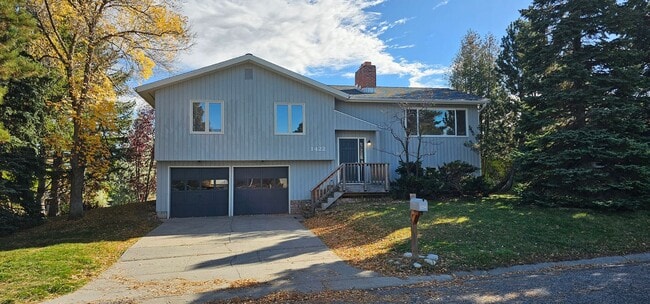property at 1422 Ash Dr