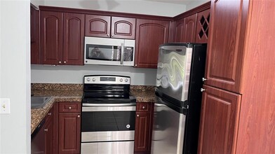 10631 NW 14th St, Unit 216 in Plantation, FL - Foto de edificio - Building Photo