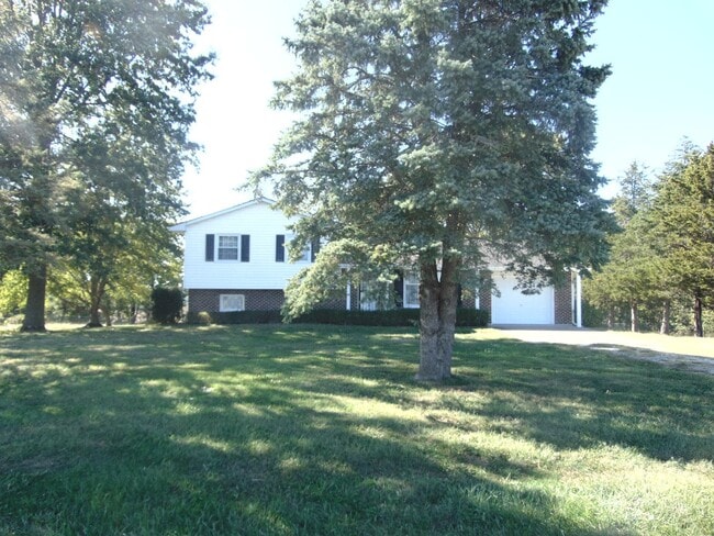 361 State Rte H in Fayette, MO - Building Photo - Building Photo