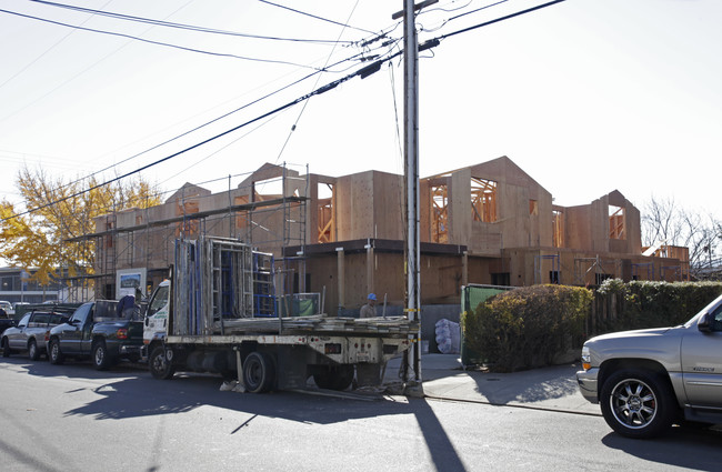 904 Bayswater Ave in Burlingame, CA - Foto de edificio - Building Photo