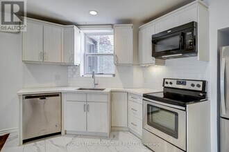 1116 College St in Toronto, ON - Building Photo - Building Photo