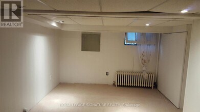 27 Hillsboro Ave in Toronto, ON - Building Photo - Building Photo