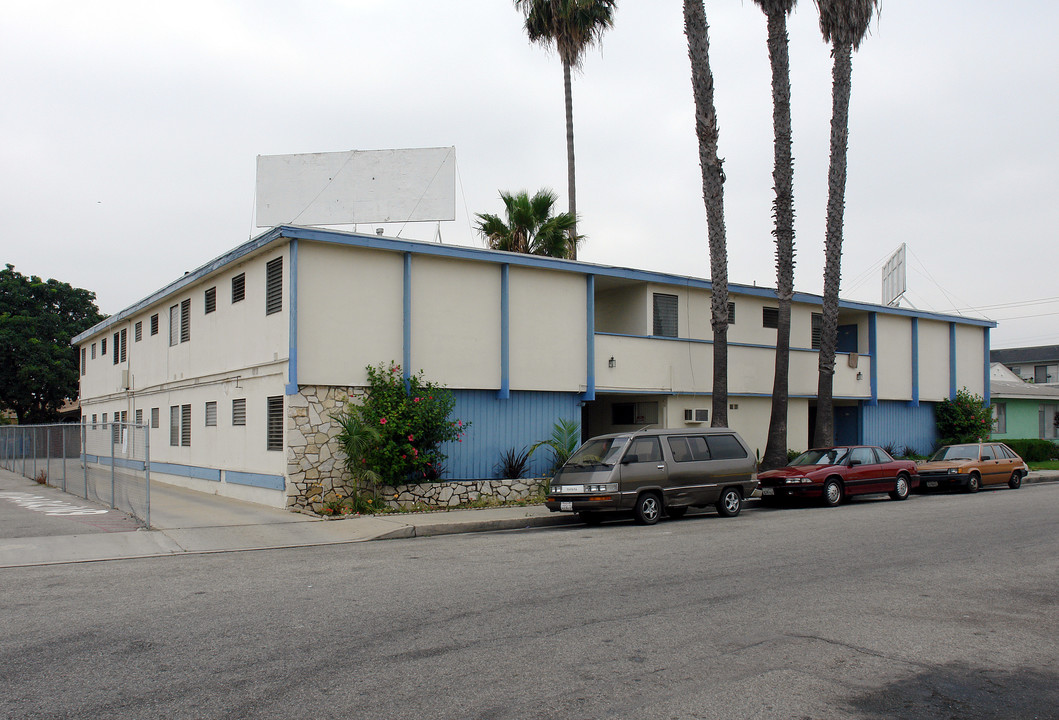 HAWTHORNE WAY in Hawthorne, CA - Building Photo