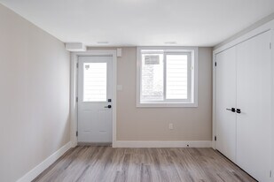 64 Collete Crescent in Barrie, ON - Building Photo