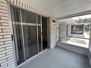 3151 Bloomingdale Villas Ct in Brandon, FL - Building Photo - Building Photo