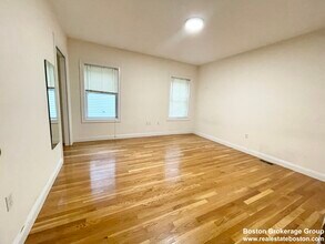 128 Hillside St, Unit 2 in Boston, MA - Building Photo - Building Photo