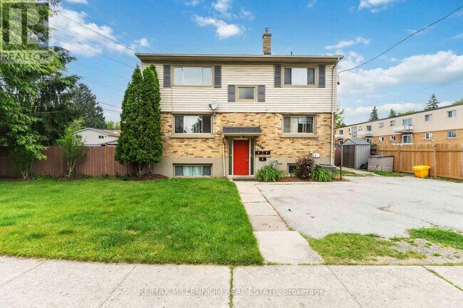 1490-1490 Mclarenwood Terrace in London, ON - Building Photo - Building Photo