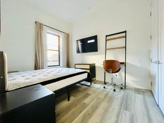 Furnished room/NOT APARTMENT in Brooklyn, NY - Foto de edificio - Building Photo