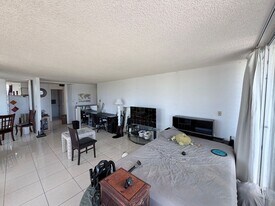 555 University Ave in Honolulu, HI - Building Photo
