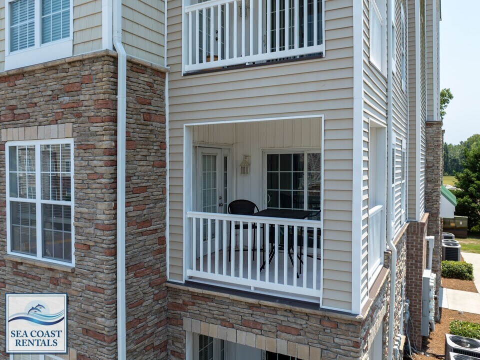300 Gateway Condos Dr in Surf City, NC - Building Photo