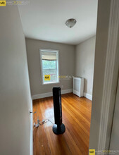 230 Maverick St, Unit 241-3 in Boston, MA - Building Photo - Building Photo