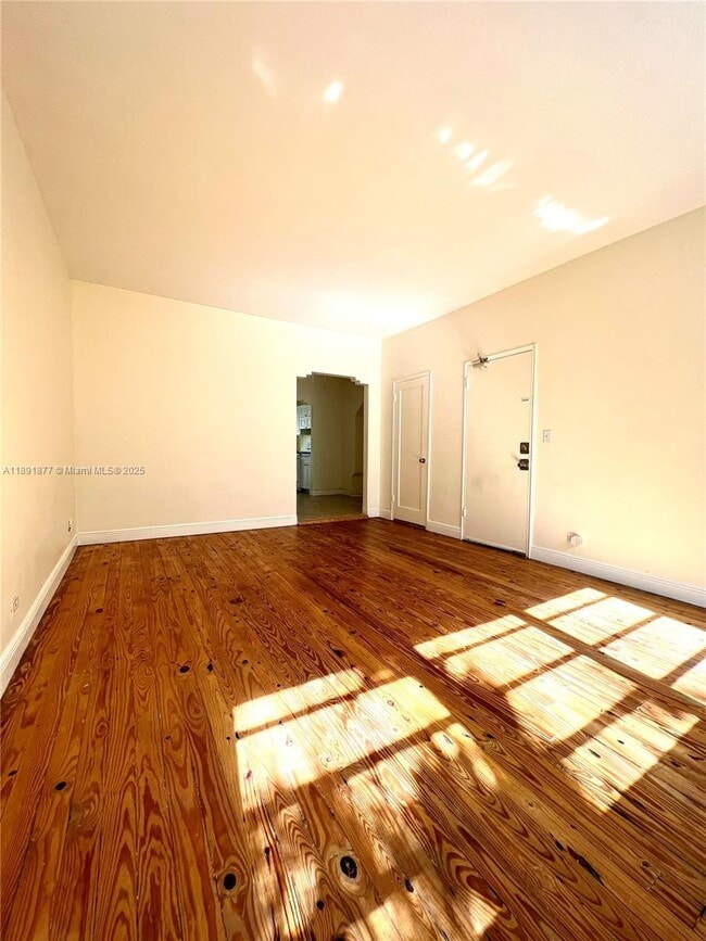 1141 Meridian Ave in Miami Beach, FL - Building Photo - Building Photo