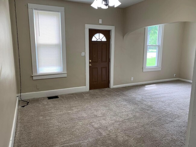 2100 N Weinbach Ave in Evansville, IN - Building Photo - Building Photo
