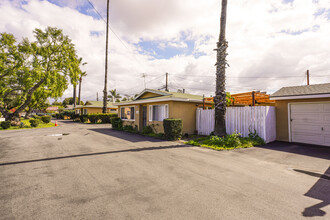 1010 N Bewley St in Santa Ana, CA - Building Photo - Building Photo