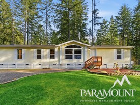 1173 NE Hurd Rd in Belfair, WA - Building Photo